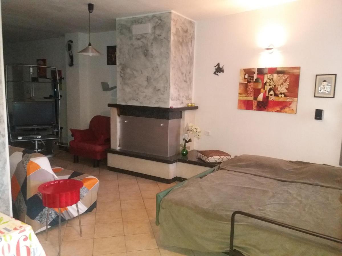 Appartamento Tana per gli ospiti Terni Esterno foto