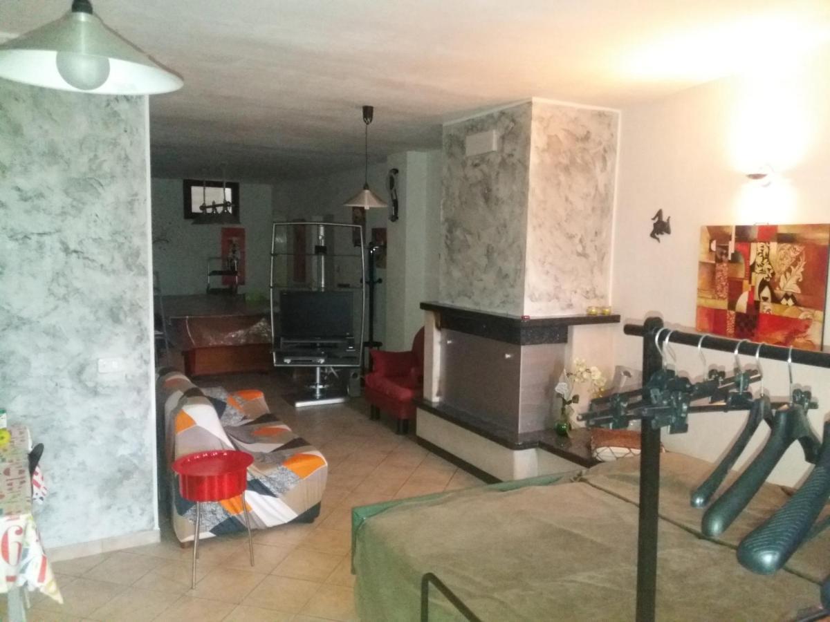 Appartamento Tana per gli ospiti Terni Esterno foto